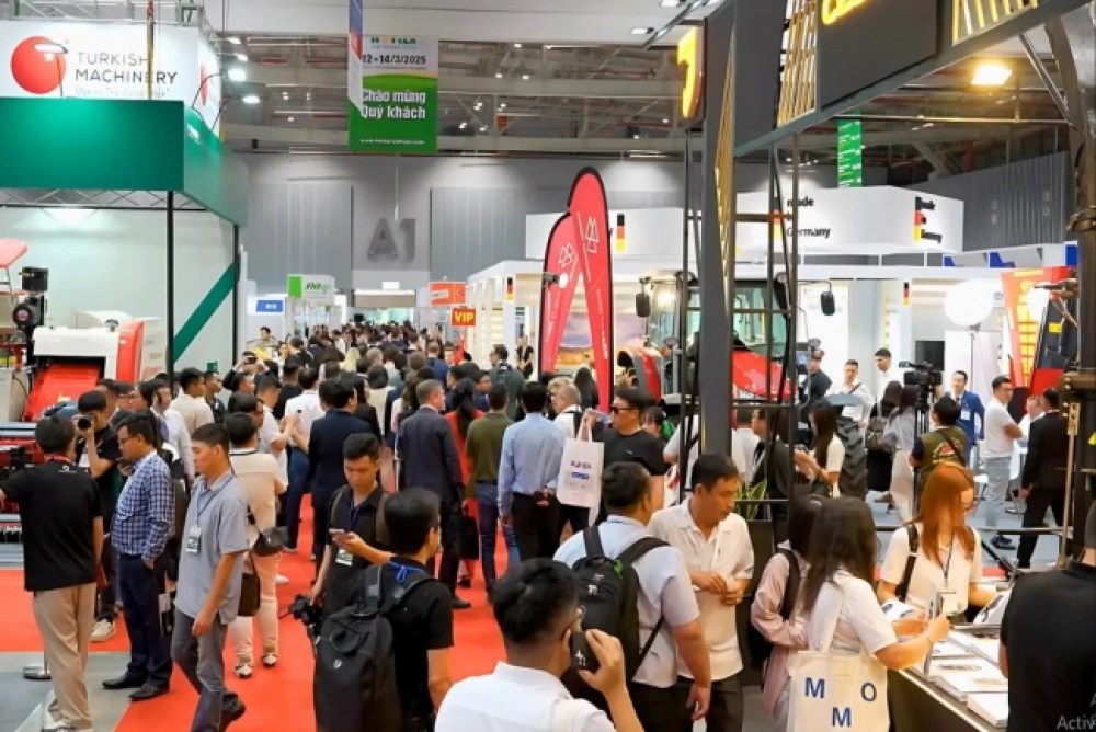 canh-co-vang-hinh-anh-tu-lieu-su-kien-trien-lam-quoc-te-gentexh 2025 (03) stand-booth-design-exhibition-vietnam